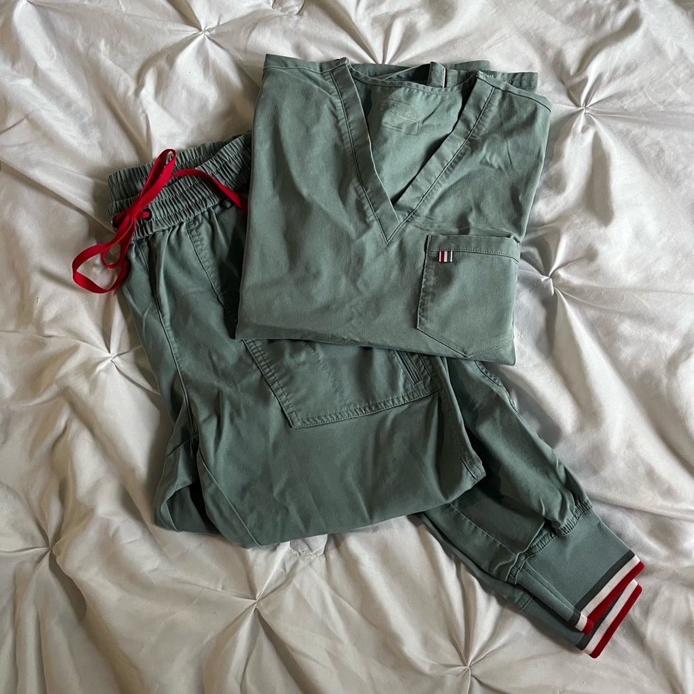 Mediclo “Stone Blue” Scrubs || FULL SET